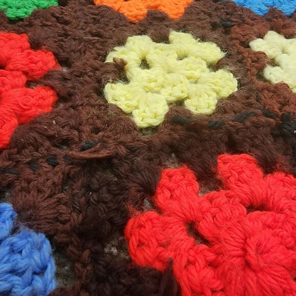 Vtg Crochet 4 x 3 ft Afghan Blanket lap Throw Granny Squares Brown 70s 80s - Picture 9 of 10